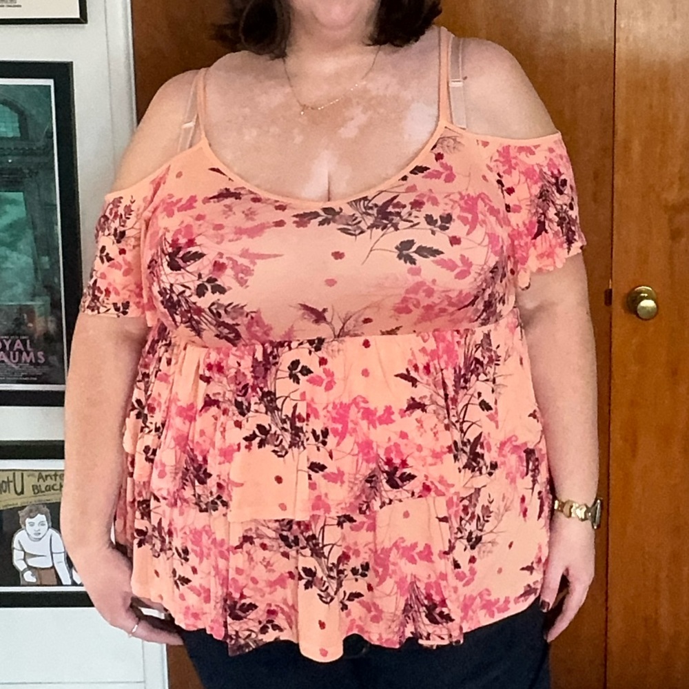 Torrid 4X pink floral super soft jersey cold shoulder T. Tiered babydoll style.